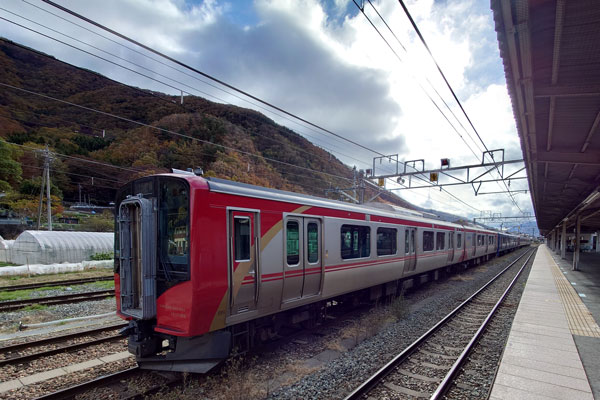 しなの鉄道 SR1系 戸倉駅