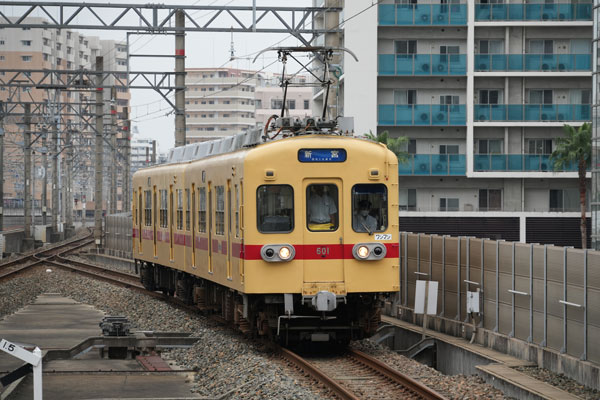 西鉄 600形 西鉄千早駅