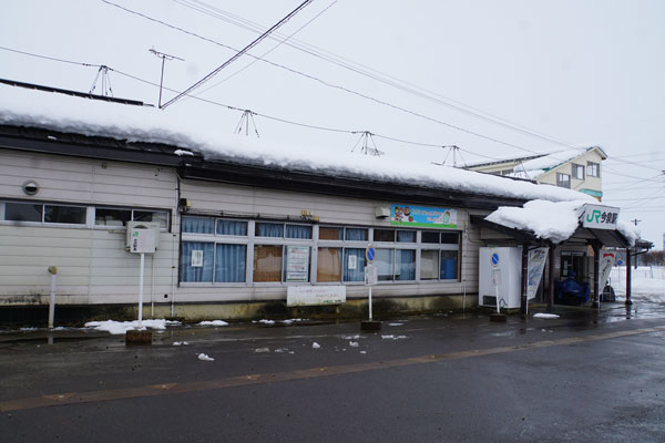 今泉駅舎