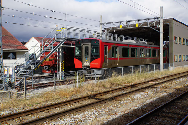 しなの鉄道 115系 SR1系 ろくもん 戸倉駅